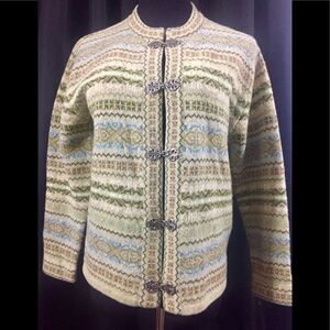 Beautiful cardigan by Skyr